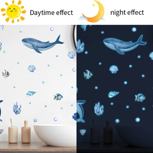 Stickers muraux océan lumineux montrant l'effet de couleur de jour et le bleu de nuit