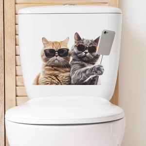 Detail von wasserfestem Katzen-Selfie-Aufkleber mit zwei Katzen mit Sonnenbrillen am WC