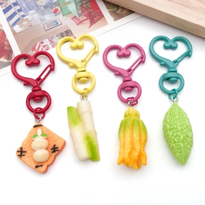Kleurrijke hartvormige sleutelhangers met creatieve hars groentehangers voor DIY-ambacht