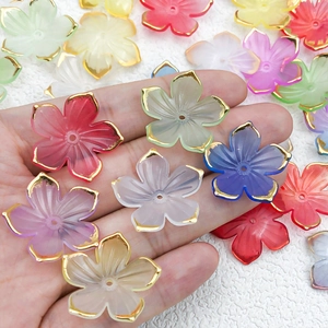 DIY bunte Acryl Kirschblütenblätter mit Goldrand und Loch für Schmuckherstellung