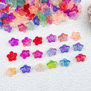 Cuentas de flores coloridas en acrílico con agujero central para joyería artesanal DIY