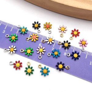 Colorful stainless steel small daisy flower pendants for DIY jewelry making and bracelets