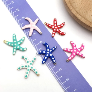 Detailed size measurement of colorful enamel starfish charms with gold plating