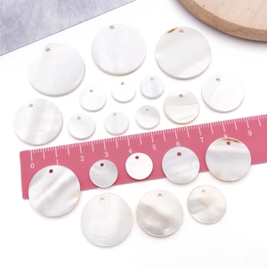 Détails de breloques en nacre naturelle avec tailles de 10mm à 35mm pour bijoux DIY