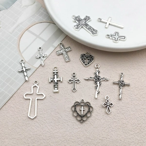 Collection de breloques coeur creux et croix en argent antique pour bijoux DIY