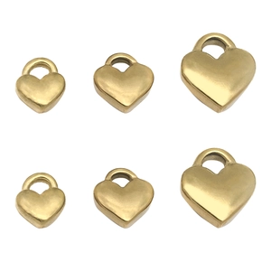 Pendentifs en forme de cœur en acier inoxydable doré en trois tailles pour bijoux DIY