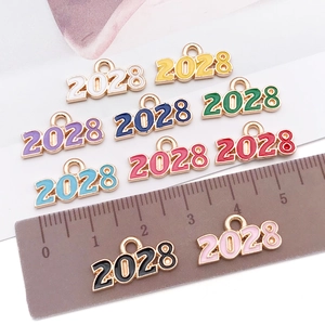 Pendentifs 2028 en alliage coloré pour bracelets et colliers DIY en dix couleurs