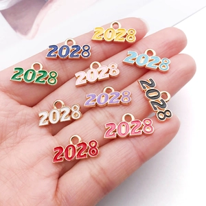 Détail de breloques colorées 2028 en alliage pour bijoux DIY et porte-clés