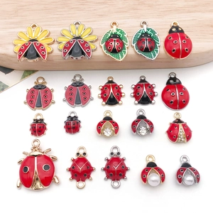 Pendentifs coccinelle et fleur en émail pour la création de bijoux DIY et colliers