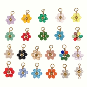 Handgefertigte Perlenblumen-Anhänger in verschiedenen Farben für DIY Schmuckherstellung