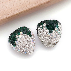 Macro di ciondoli a fragola 3D con strass scintillanti per gioielli e accessori fai da te