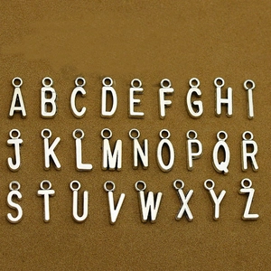 Set mit 26 silbernen Alphabet-Anhängern A-Z aus Legierung für DIY-Schmuck und Ketten