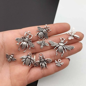 Set van vintage zilveren bijenhangers in verschillende maten voor DIY-sieraden