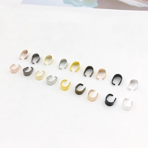 Vue détaillée des bélières en forme de U en divers placages pour création bijoux
