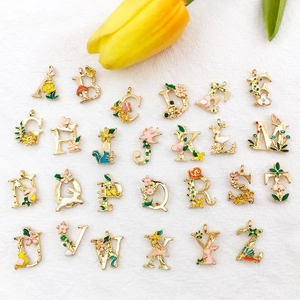 Emaille Bloemen Alfabet Charms Voor Sieraden Maken Legering Vergulde Dier Ontwerp Letter Hangers Voor Armband Ketting