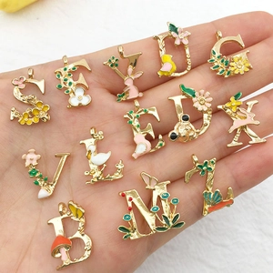 DIY bloemige emaille alfabet hangertjes met goudlaagje voor het maken van sieraden