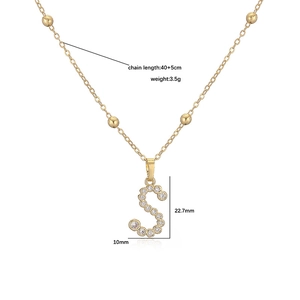Collana dorata con ciondolo lettera S, diamanti rotondi e catena a sfere di 40+5cm