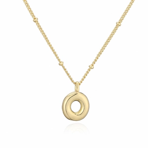 Collana con ciondolo a ciambella dorata lucida con catena sottile e perline tonde