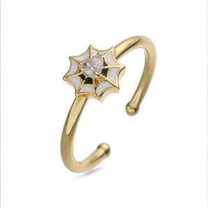 Anello regolabile a ragnatela dorata con zircone a cuore per la moda Halloween