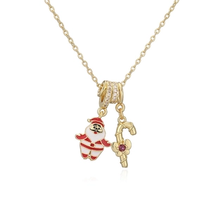 Détail du collier de Noël avec Père Noël et canne en sucre dorée avec zircon rouge