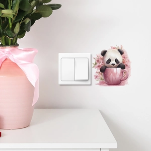 Vinilo decorativo de panda en taza rosa aplicado sobre un interruptor blanco