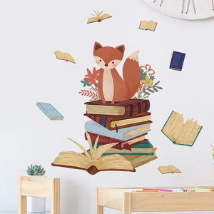 Sticker mural renard mignon sur des livres colorés pour décoration de chambre d'enfant