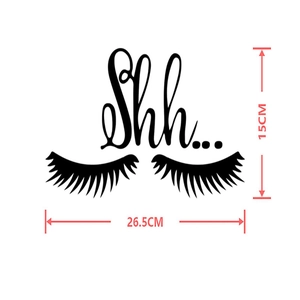 Autocollant mural adhésif noir motif Shh... et cils avec dimensions 15cm x 26,5cm