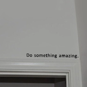 Sticker Mural Citation Anglaise Inspirante Do Something Amazing Décalcomanie en PVC Noir Minimaliste pour Chambre Salon