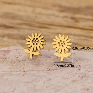 Goldene Edelstahl-Ohrstecker in Sonnenblumen-Form mit Mandala-Blumen-Gravur-Detail