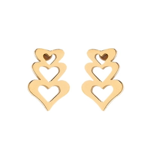 Détail de boucles d'oreilles triple cœur évidé en acier inoxydable finition dorée
