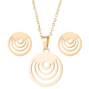 Set gioielli dorati con ciondolo geometrico circolare e orecchini a lobo coordinati