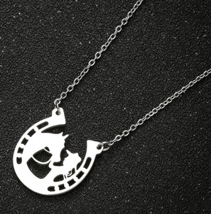 Lucky 18K gold horseshoe pendant necklace for women in polished stainless steel