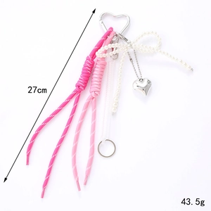 Porte-clés en corde tressée rose avec nœud, chaîne de perles et breloque miroir cœur