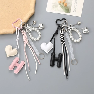 Pendentif de Sac en Cuir PU Cœur Lettre H Porte-clés Multi-Éléments Corde Tressée Fausse Künstliche Perle Nœud Charme pour Femmes