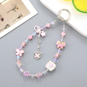 Porte-clés perlé papillon rose et trèfle avec étoiles en acrylique et anneau argent