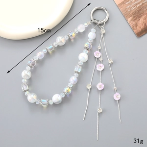 Porte-clés élégant en perles avec fleurs roses et glands en métal pour sacs et téléphones