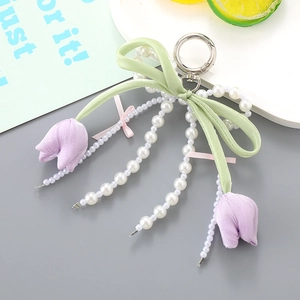 Bijou de téléphone en perles avec nœud vert et pendentifs tulipes en tissu violet
