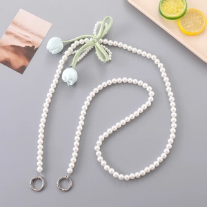 Chaîne de téléphone en perles avec nœud vert et pendentifs tulipes en tissu bleu