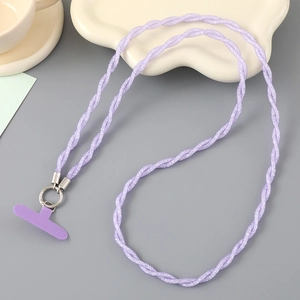 Détail du cordon tressé violet clair avec anneau argenté et patch de connexion pour téléphone