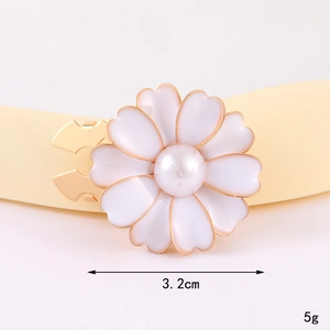 Sonnenblumen-Kragenschnalle aus Zinklegierung mit weißen Blütenblättern und Perlenmitte