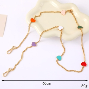 Chaîne bandoulière dorée avec pendentifs cœurs en acrylique colorés et fermoirs mousquetons