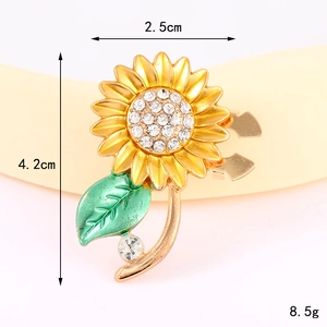 Detailansicht einer Sonnenblumen-Anstecknadel mit Goldblüten und Strasssteinen