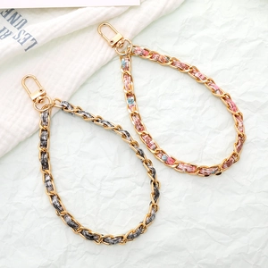Porte-clés de Chaîne en Métal d'Alliage de Cuir Tissé à la Main pour l'Accessoire de Porte-clés de Voiture de Caisse d'Écouteur de Pendentif de Sac