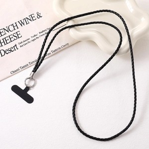 Minimalistisches schwarzes geflochtenes Handyband mit Silberring und Sicherheitsstecker