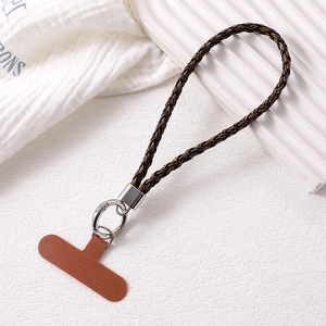 Lanière de téléphone en cuir PU tressé marron avec texture boisée et boucle métal