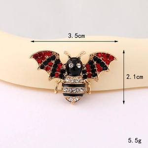 Detailed size specifications of hummingbird brooch pin with 3.5cm width and 2.1cm height