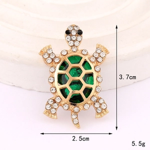 Dettaglio dimensioni dell'accessorio a forma di tartaruga dorata con gemme verdi e strass