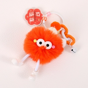Porte-clés monstre en peluche orange avec petit chapeau blanc et clochette argentée