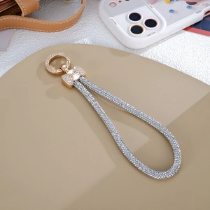 Dettaglio del cinturino da polso con strass di lusso e fiocco dorato con chiusura