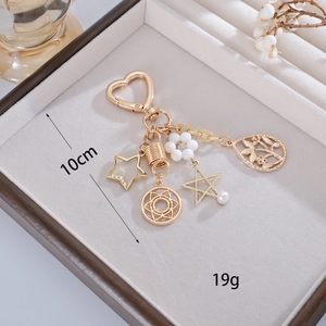 Elegante portachiavi dorato con stelle e fiori, chiusura a cuore, lunghezza 10 cm